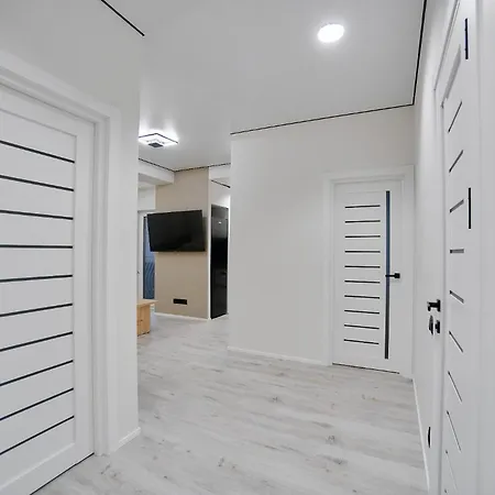 Apartment Modern 2-br Balcony-view With Coffee Station And - Grandstay Chisinau